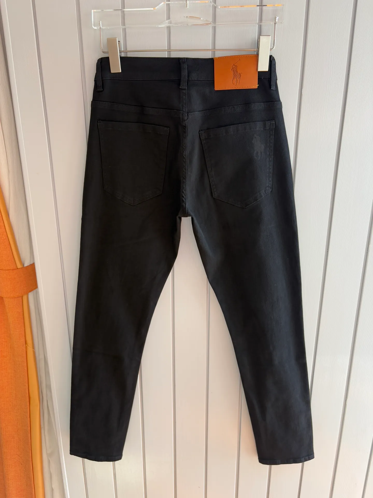 P240 A super stylish pair of jeans, customized original washed denim fabric, unique design, top-notch embroidered letter pattern logo, original hardware accessories decoration, an extremely outstanding pair of jeans, the materials and craftsmanship are extremely luxurious and exquisite, extremely high-grade, handsome and stylish upper body, recommended 👍, 005 code number: 29-38 but not 35; 37